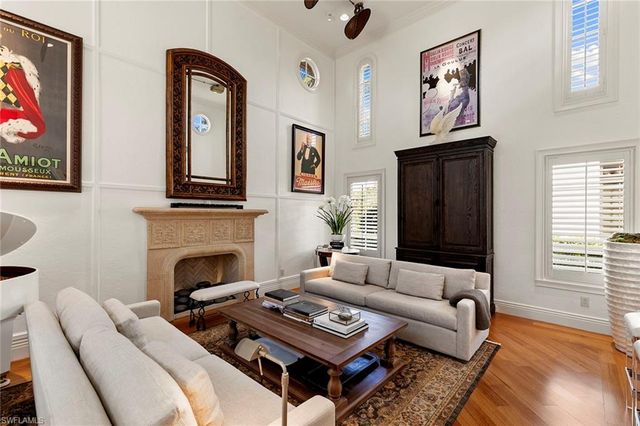 2892 Tiburon BLVD E, Naples, FL 34109