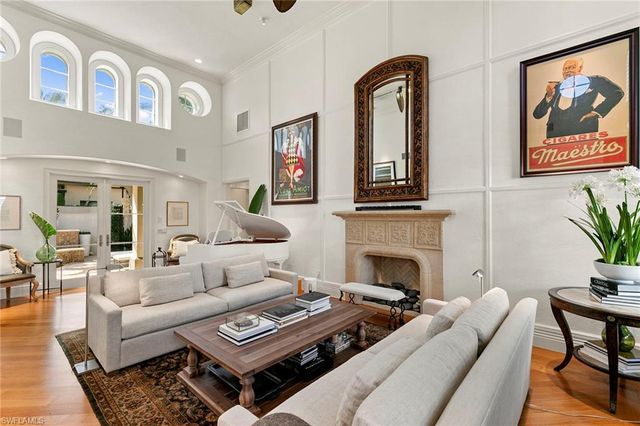 2892 Tiburon BLVD E, Naples, FL 34109