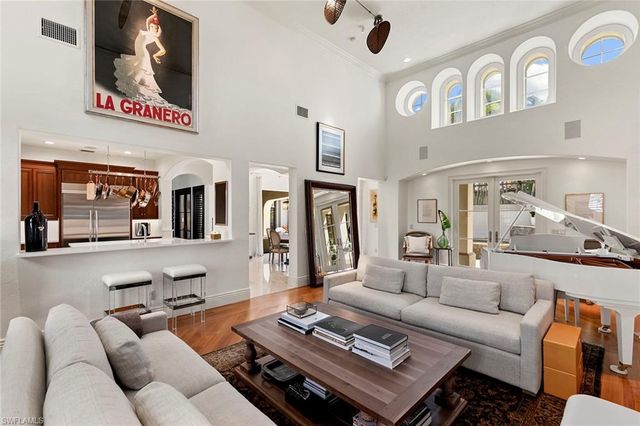 2892 Tiburon BLVD E, Naples, FL 34109