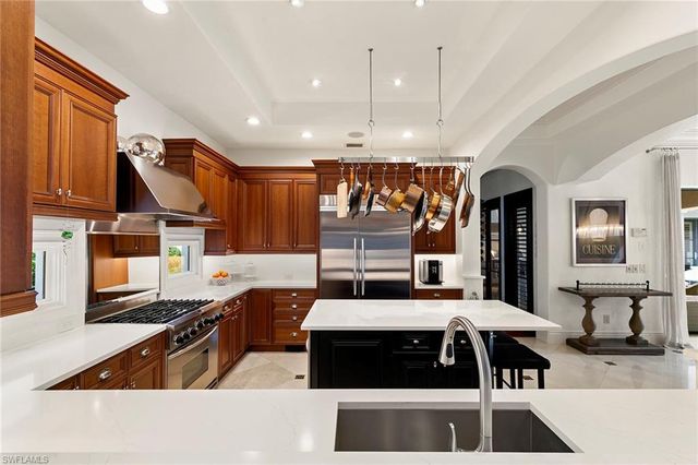 2892 Tiburon BLVD E, Naples, FL 34109