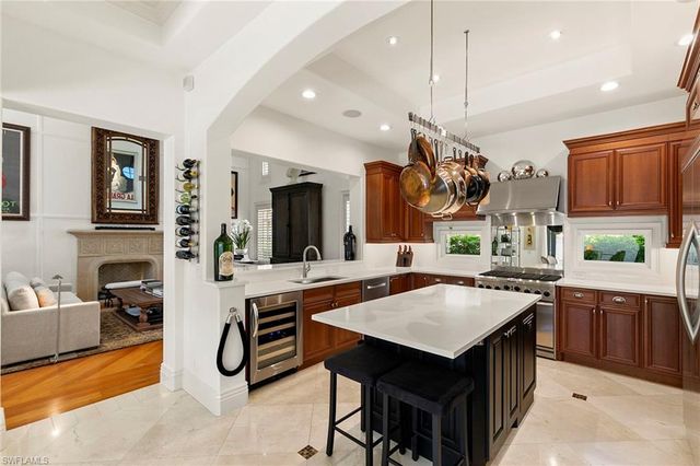 2892 Tiburon BLVD E, Naples, FL 34109