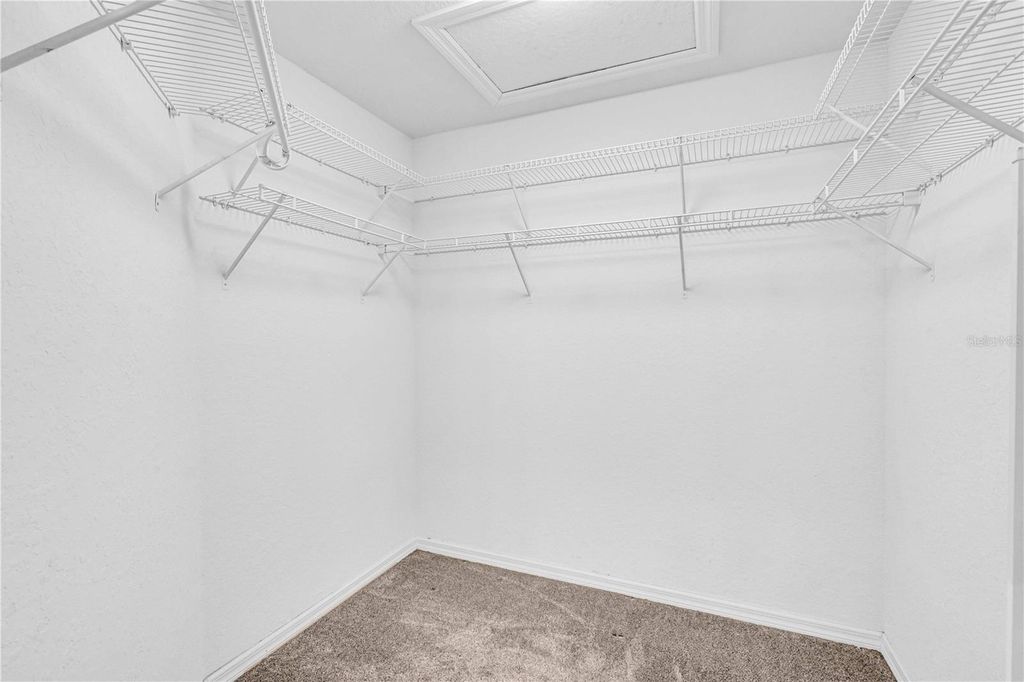 Image 20 of property listing at 6421 BAY CEDAR LANE, Bradenton, FL 34203