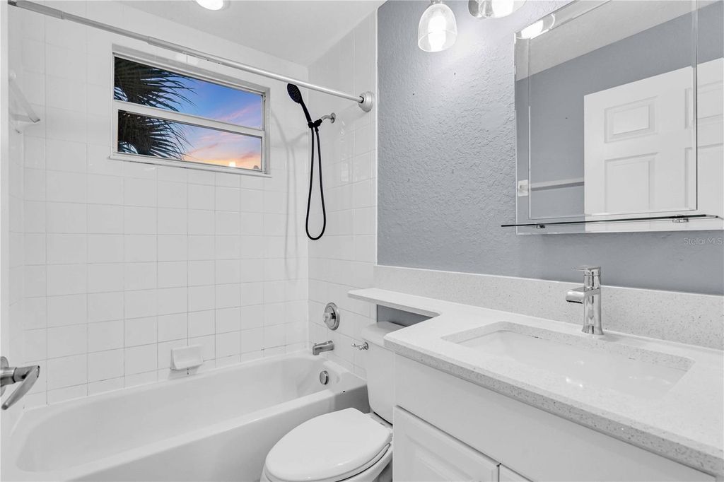 Image 23 of property listing at 6421 BAY CEDAR LANE, Bradenton, FL 34203