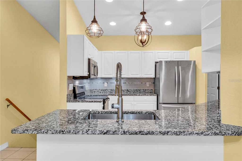 Image 4 of property listing at 6421 BAY CEDAR LANE, Bradenton, FL 34203