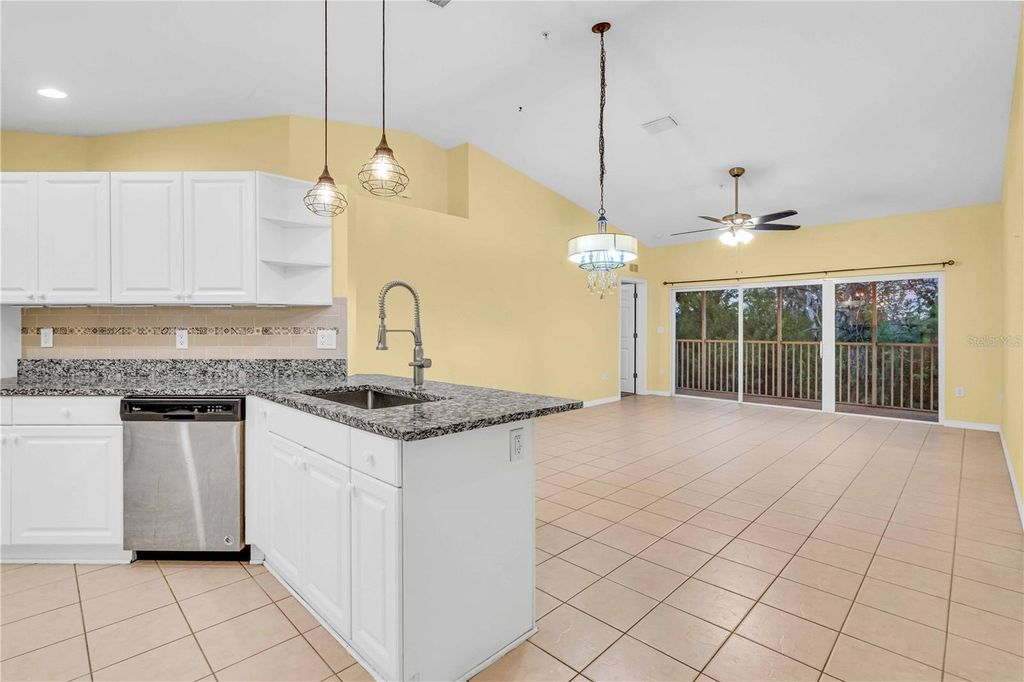 Image 5 of property listing at 6421 BAY CEDAR LANE, Bradenton, FL 34203