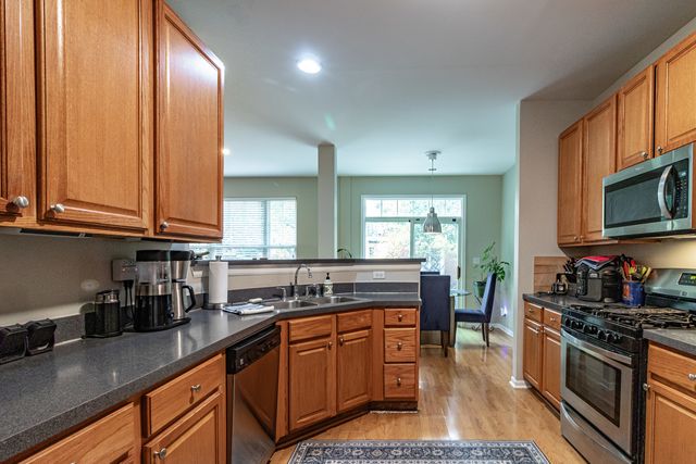 431 PINE LAKE Circle 431, Vernon Hills, IL 60061