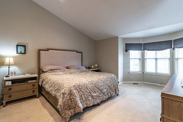 431 PINE LAKE Circle 431, Vernon Hills, IL 60061