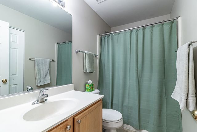 431 PINE LAKE Circle 431, Vernon Hills, IL 60061