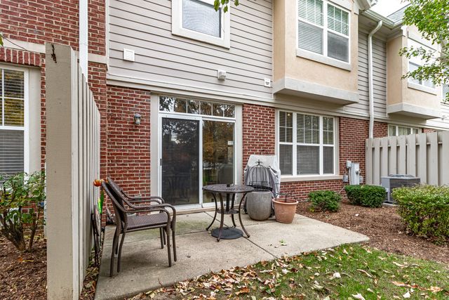 431 PINE LAKE Circle 431, Vernon Hills, IL 60061