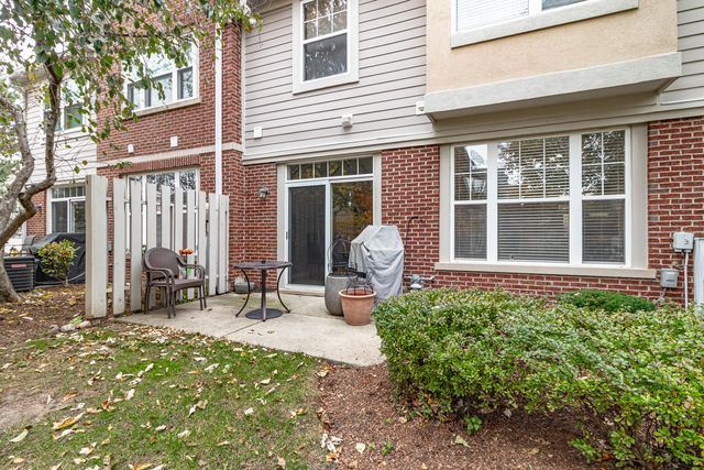 431 PINE LAKE Circle 431, Vernon Hills, IL 60061