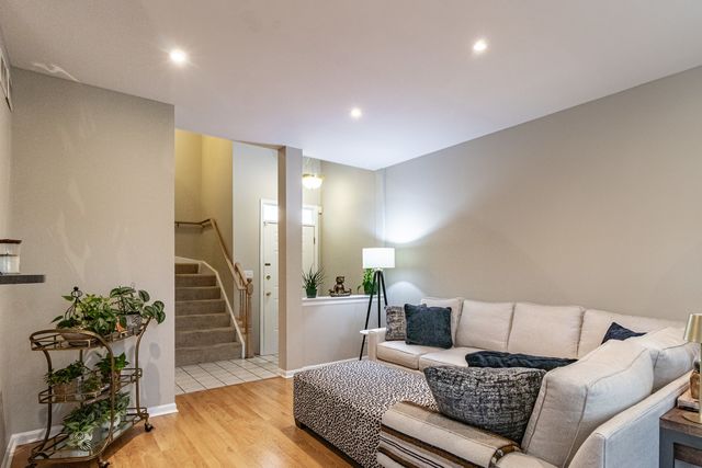 431 PINE LAKE Circle 431, Vernon Hills, IL 60061