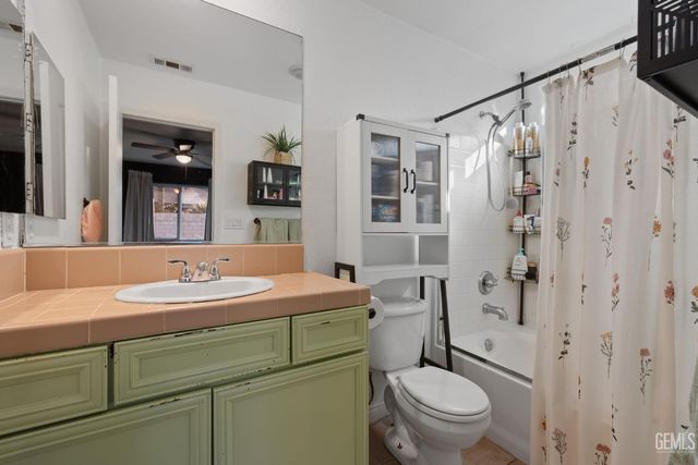 5425 Coastal Wind Street, Bakersfield, CA 93312