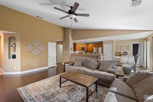 5425 Coastal Wind Street, Bakersfield, CA 93312