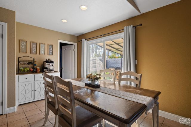 5425 Coastal Wind Street, Bakersfield, CA 93312