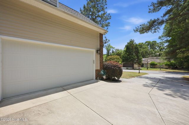 585 Burning Tree Road 10, Pinehurst, NC 28374