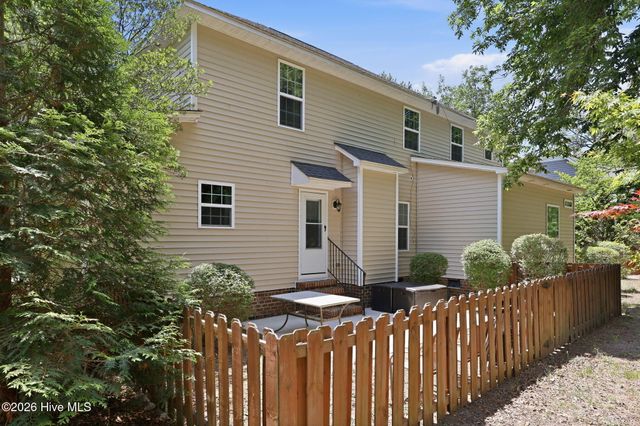 585 Burning Tree Road 10, Pinehurst, NC 28374