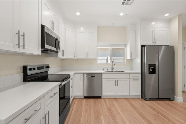 14924 Kittridge St, Van Nuys, CA 91405