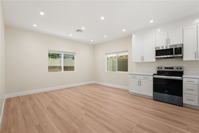 14924 Kittridge St, Van Nuys, CA 91405