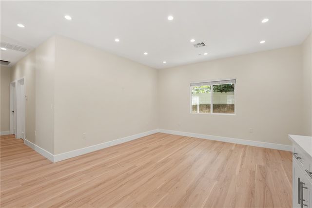 14924 Kittridge St, Van Nuys, CA 91405