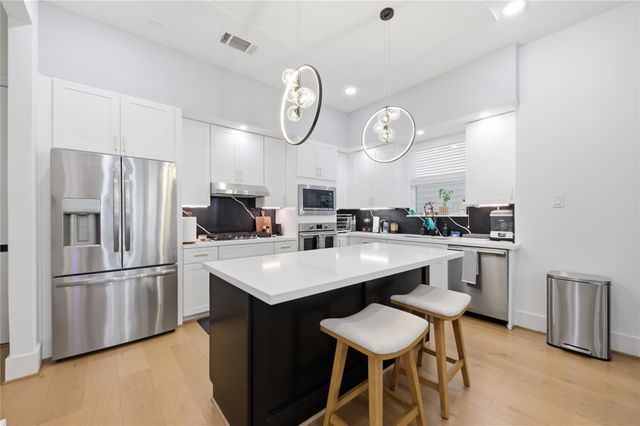 2108 Beall Street, Houston, TX 77008