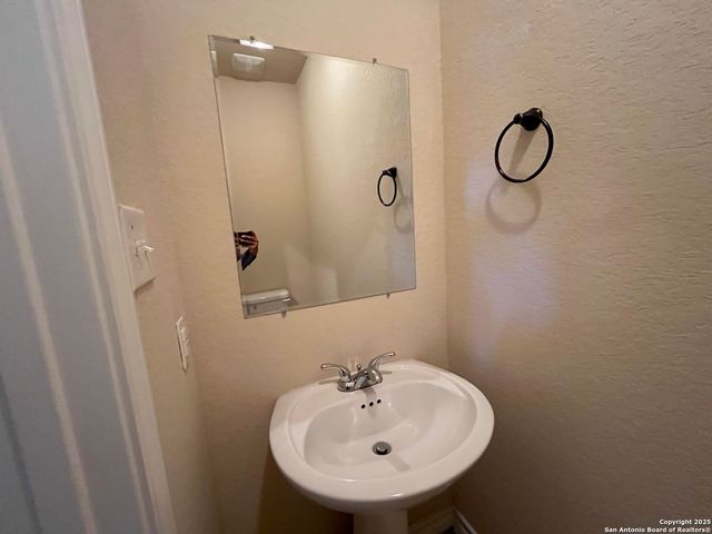 16824 Dancing Ava, Selma, TX 78154