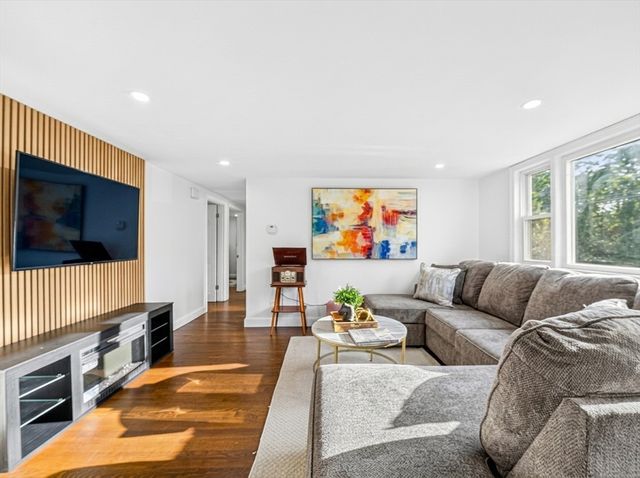 268 Lexington St, Woburn, MA 01801