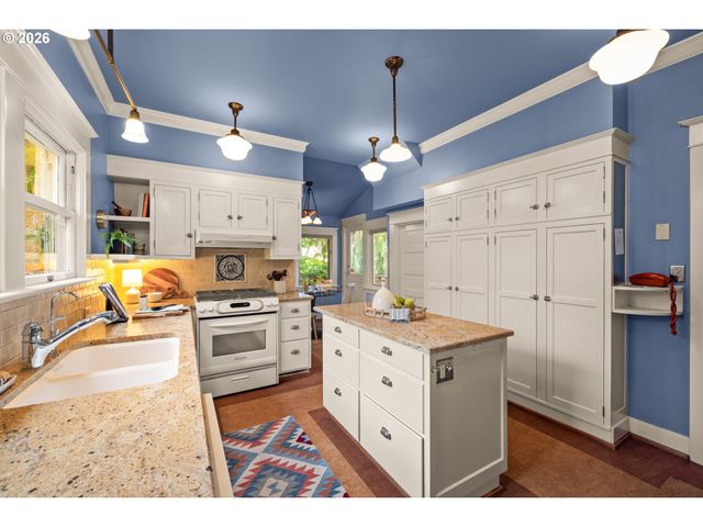 3217 Ne 18TH Ave, Portland, OR 97212
