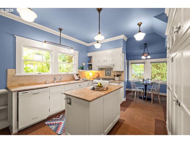 3217 Ne 18TH Ave, Portland, OR 97212