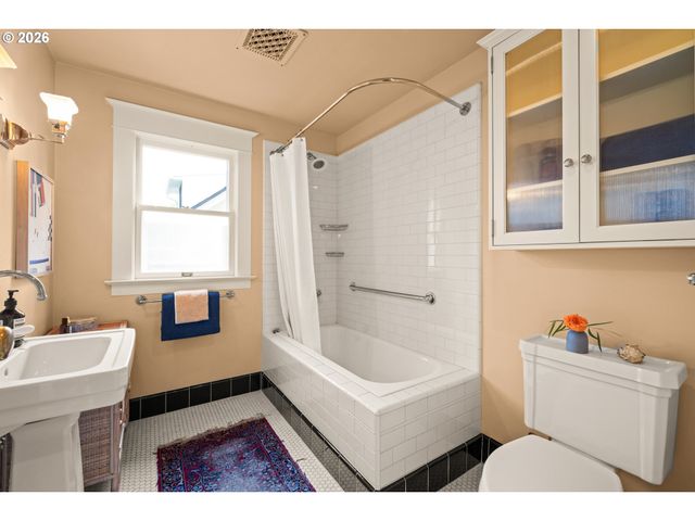3217 Ne 18TH Ave, Portland, OR 97212