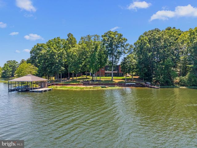 3601 LEONARDS LN, Sutherland, VA 23885