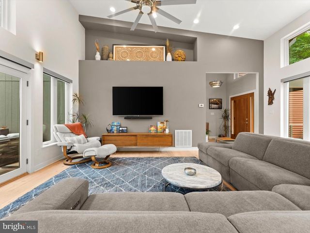 3601 LEONARDS LN, Sutherland, VA 23885