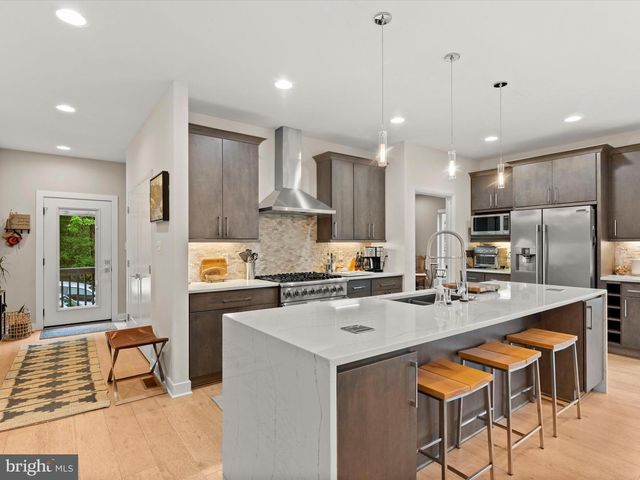3601 LEONARDS LN, Sutherland, VA 23885