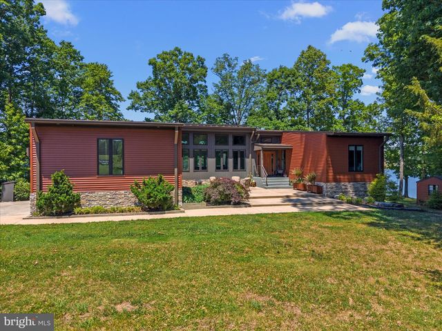 3601 LEONARDS LN, Sutherland, VA 23885