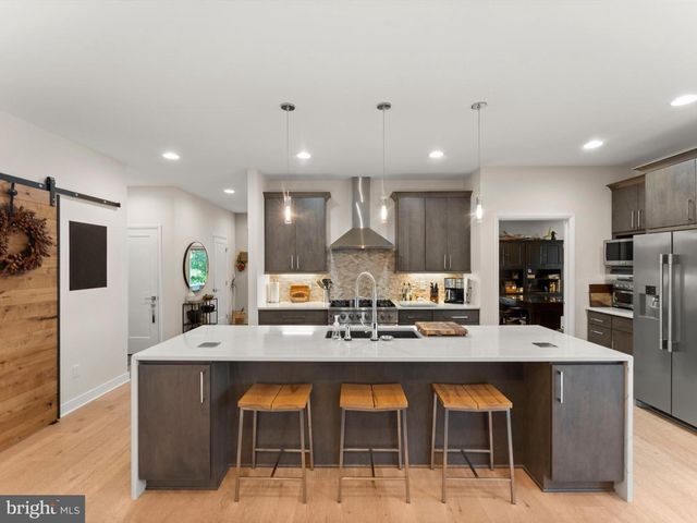 3601 LEONARDS LN, Sutherland, VA 23885