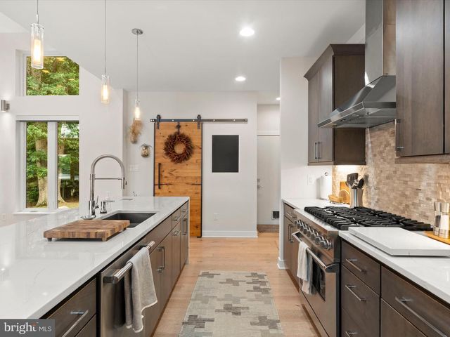 3601 LEONARDS LN, Sutherland, VA 23885