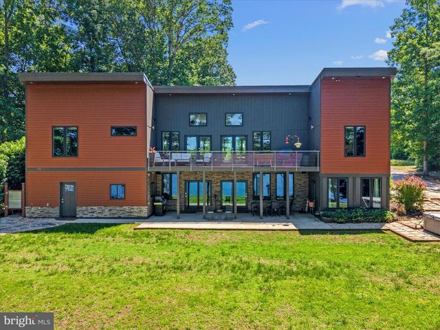 3601 LEONARDS LN, Sutherland, VA 23885