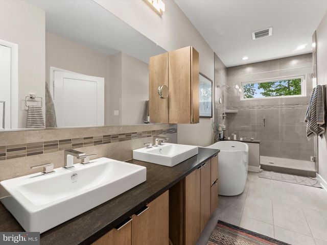 3601 LEONARDS LN, Sutherland, VA 23885