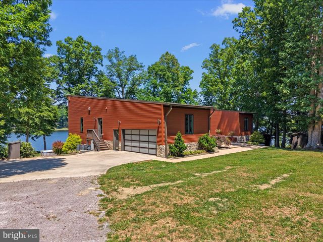 3601 LEONARDS LN, Sutherland, VA 23885