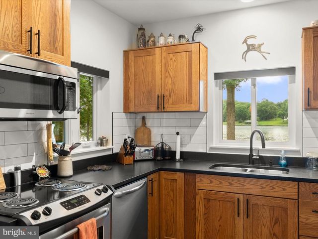 3601 LEONARDS LN, Sutherland, VA 23885