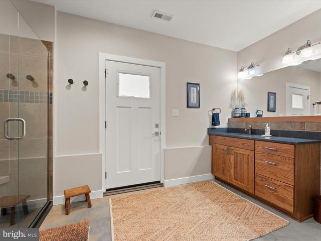 3601 LEONARDS LN, Sutherland, VA 23885