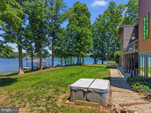 3601 LEONARDS LN, Sutherland, VA 23885