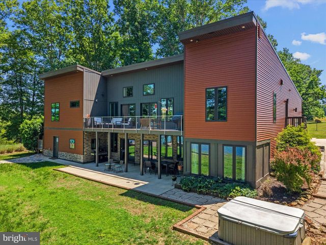 3601 LEONARDS LN, Sutherland, VA 23885
