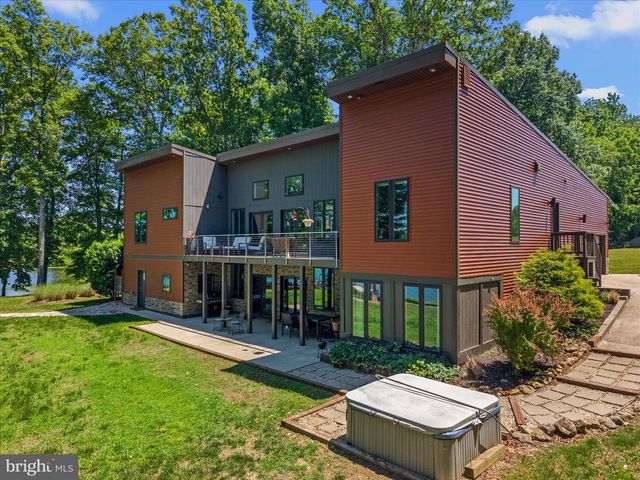 3601 LEONARDS LN, Sutherland, VA 23885