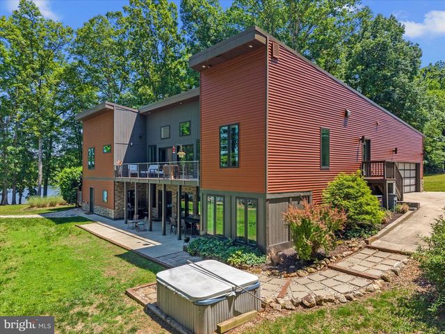 3601 LEONARDS LN, Sutherland, VA 23885
