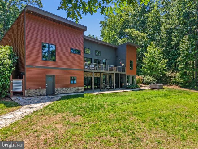 3601 LEONARDS LN, Sutherland, VA 23885