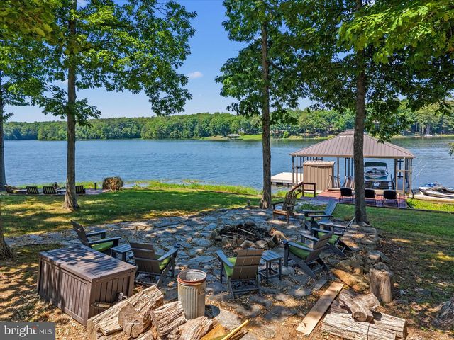 3601 LEONARDS LN, Sutherland, VA 23885
