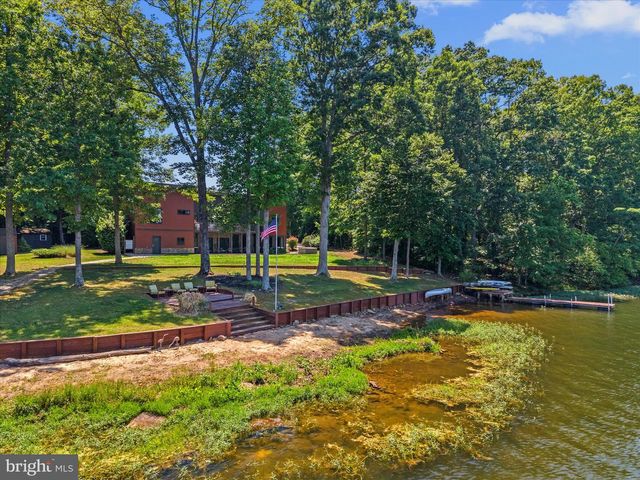 3601 LEONARDS LN, Sutherland, VA 23885