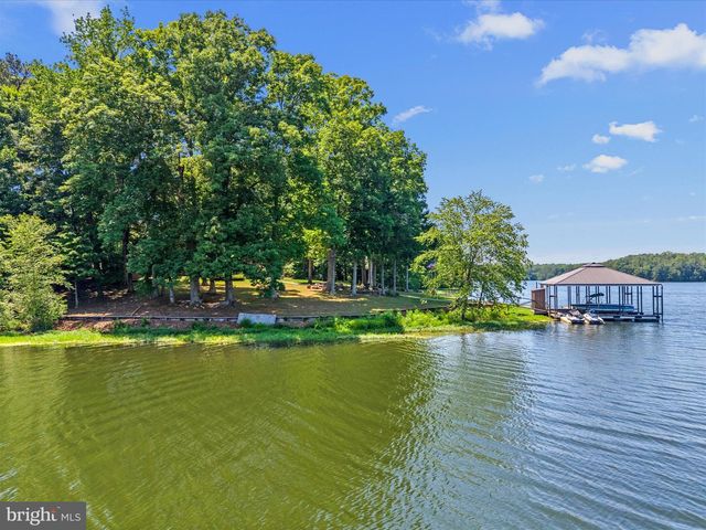 3601 LEONARDS LN, Sutherland, VA 23885