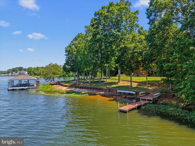 3601 LEONARDS LN, Sutherland, VA 23885