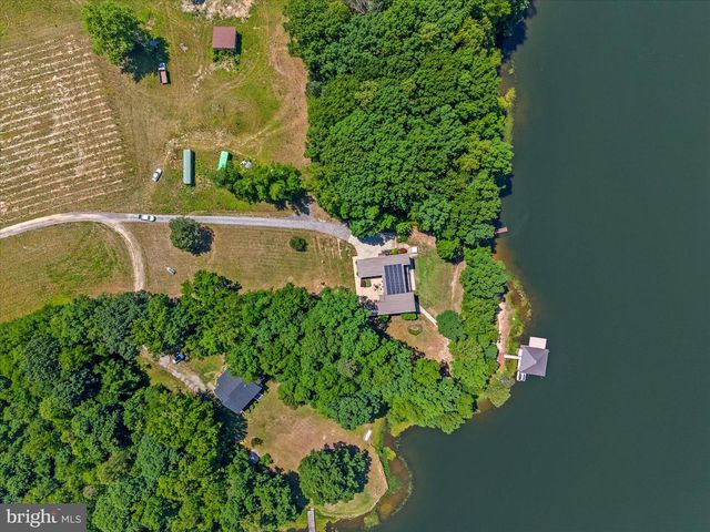3601 LEONARDS LN, Sutherland, VA 23885